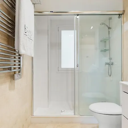 Апартаменти Cozy At Location *