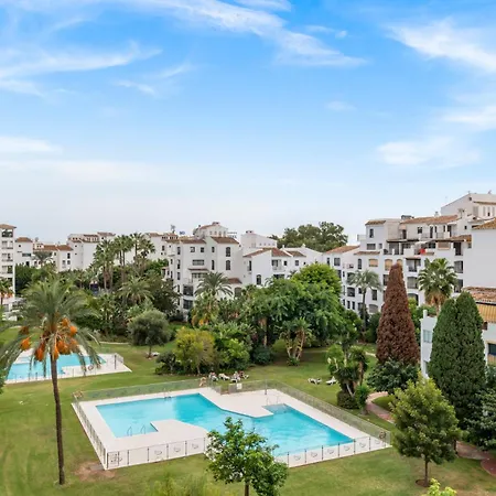 Апартаменти Cozy At Location